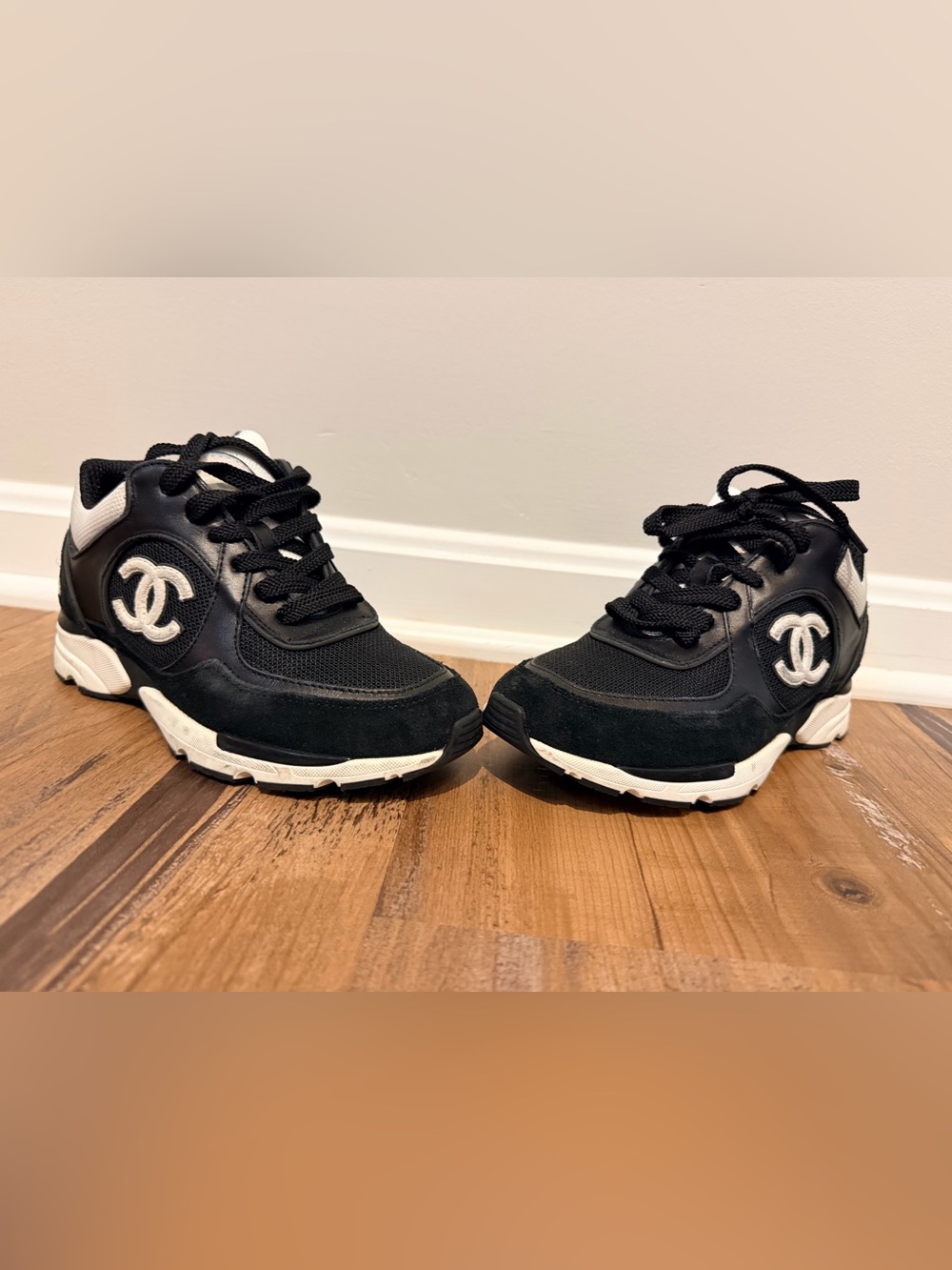 CC black and white trainers